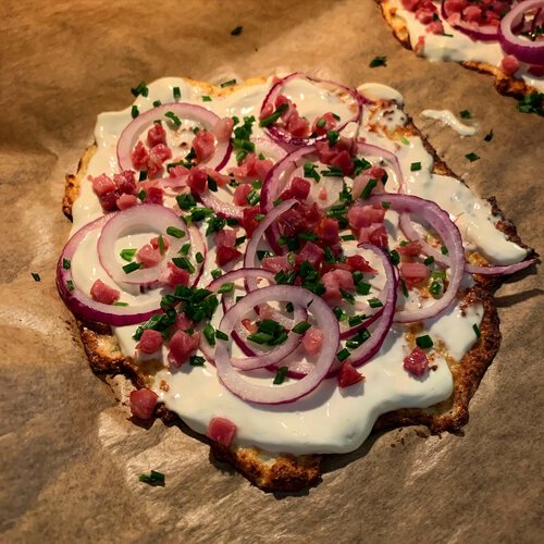 Rezept: Flammkuchen aus Parmesan und Blumenkohl