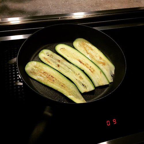 Abnehmtipps - Hühnchen mit Zucchinistreifen