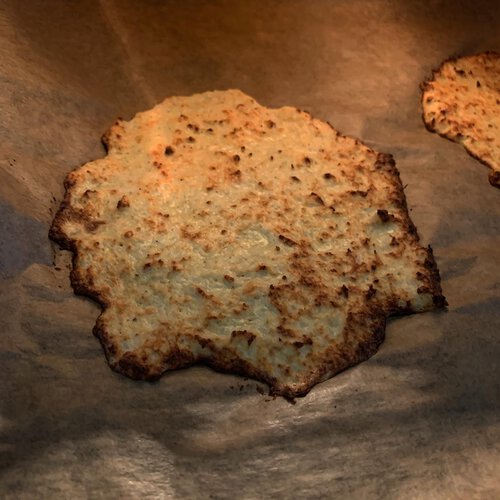 Gesund kochen - Flammkuchen aus Parmesan und Blumenkohl