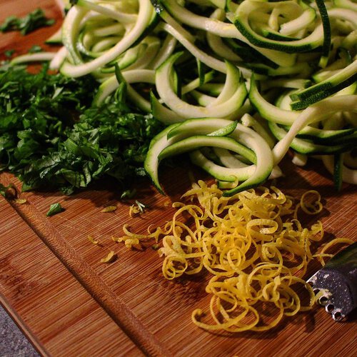 Gesund kochen - Rezept für Zucchini-Nudeln mit Hüftsteak - Zoodles