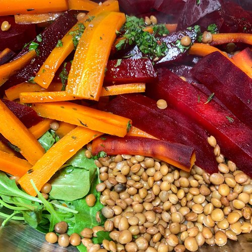 Gesundes Rezept - Proteine im Linsensalat mit Roter Bete und Rucola