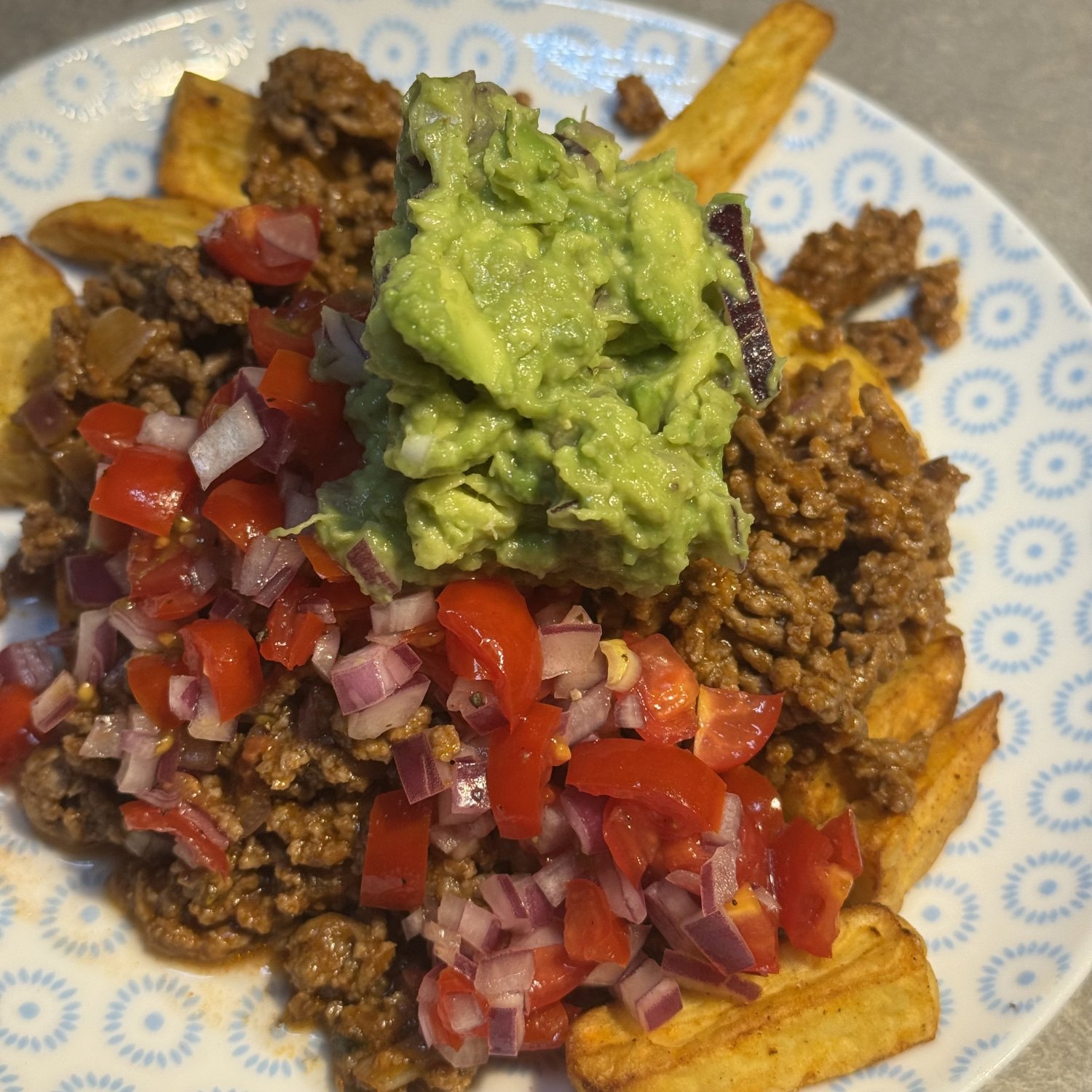 Rezept: Kartoffel-Wedges mit würzigem Rinderhack und Guacamole