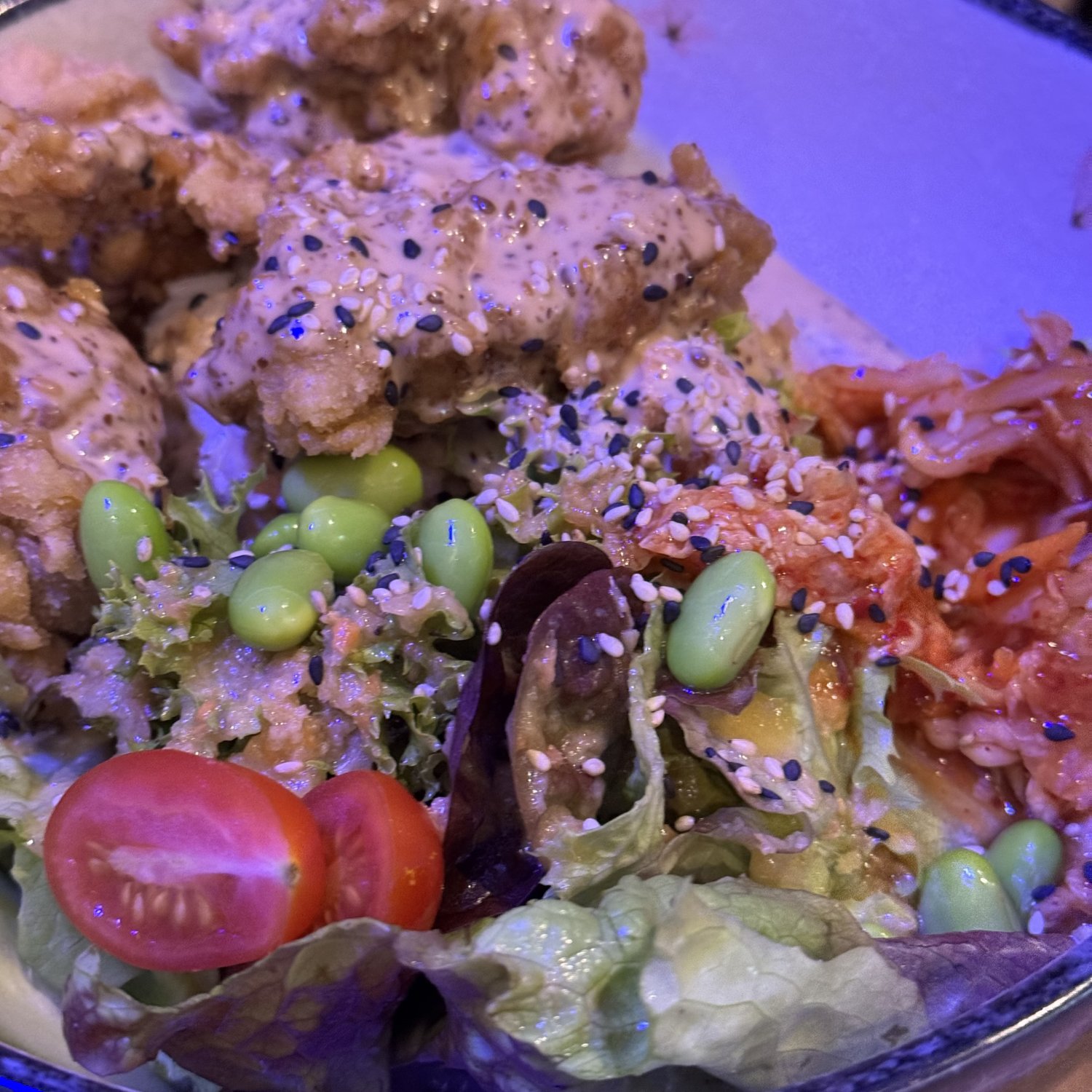 Rezept: Hähnchen-Bowl mit Edamame und Sesam-Miso-Dressing