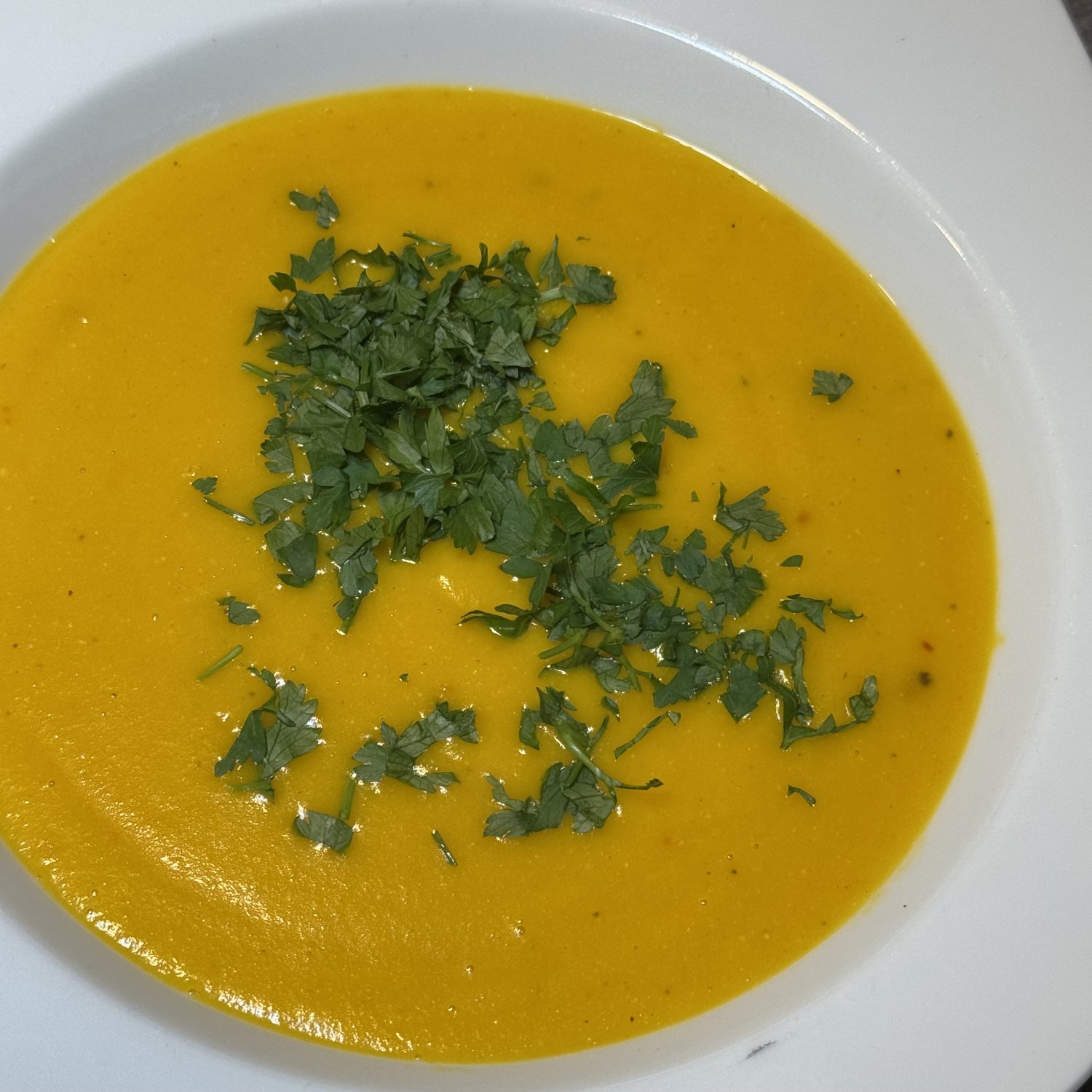 Rezept: Karotten-Ingwer-Suppe mit Petersilie