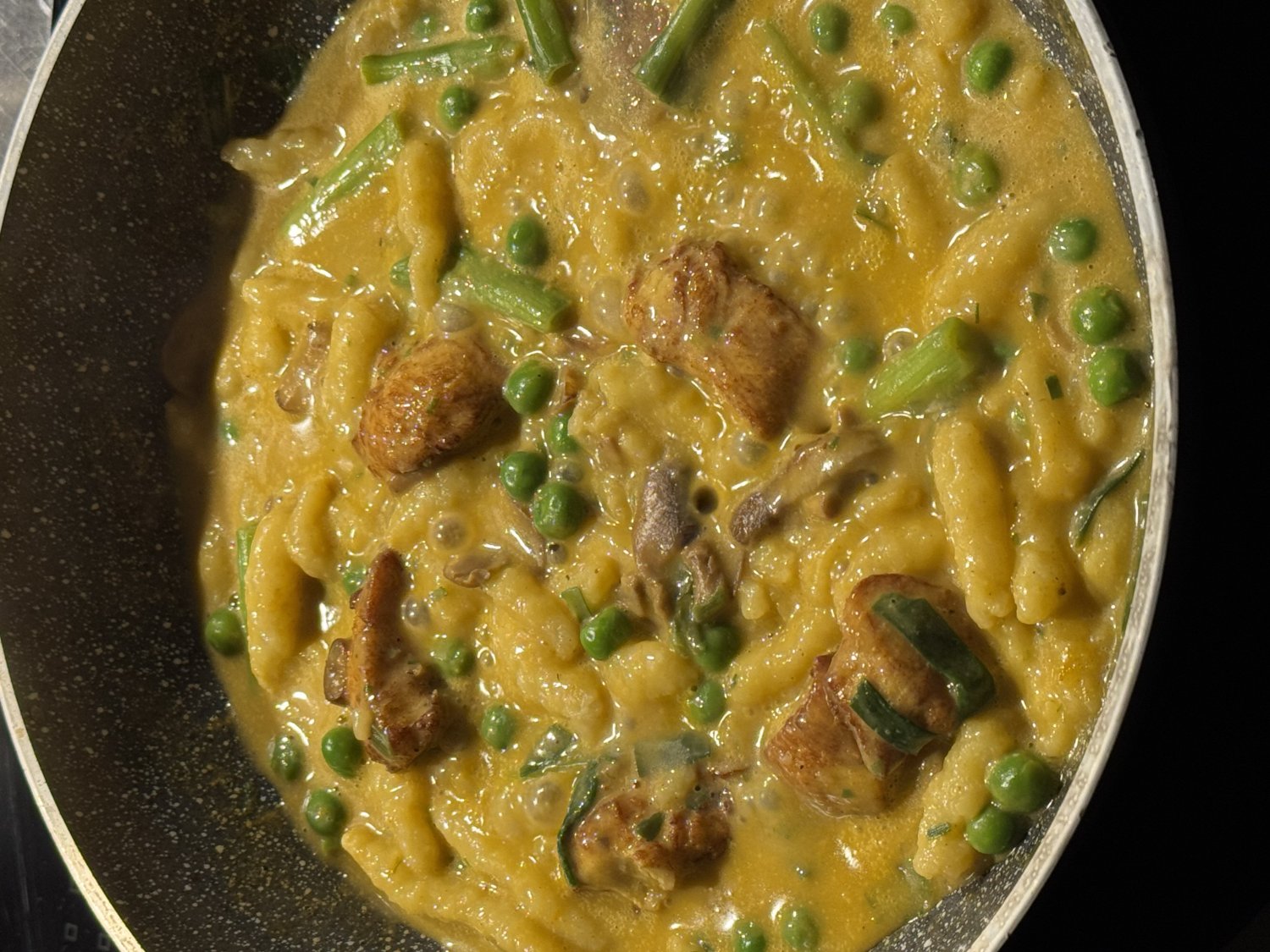 Rezept: Hähnchengeschnetzeltes mit Erbsen und Spätzle