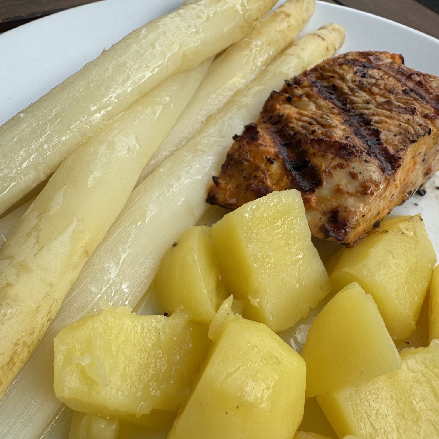 Rezept: Spargel mit Kartoffeln und gegrillter Hähnchenbrust
