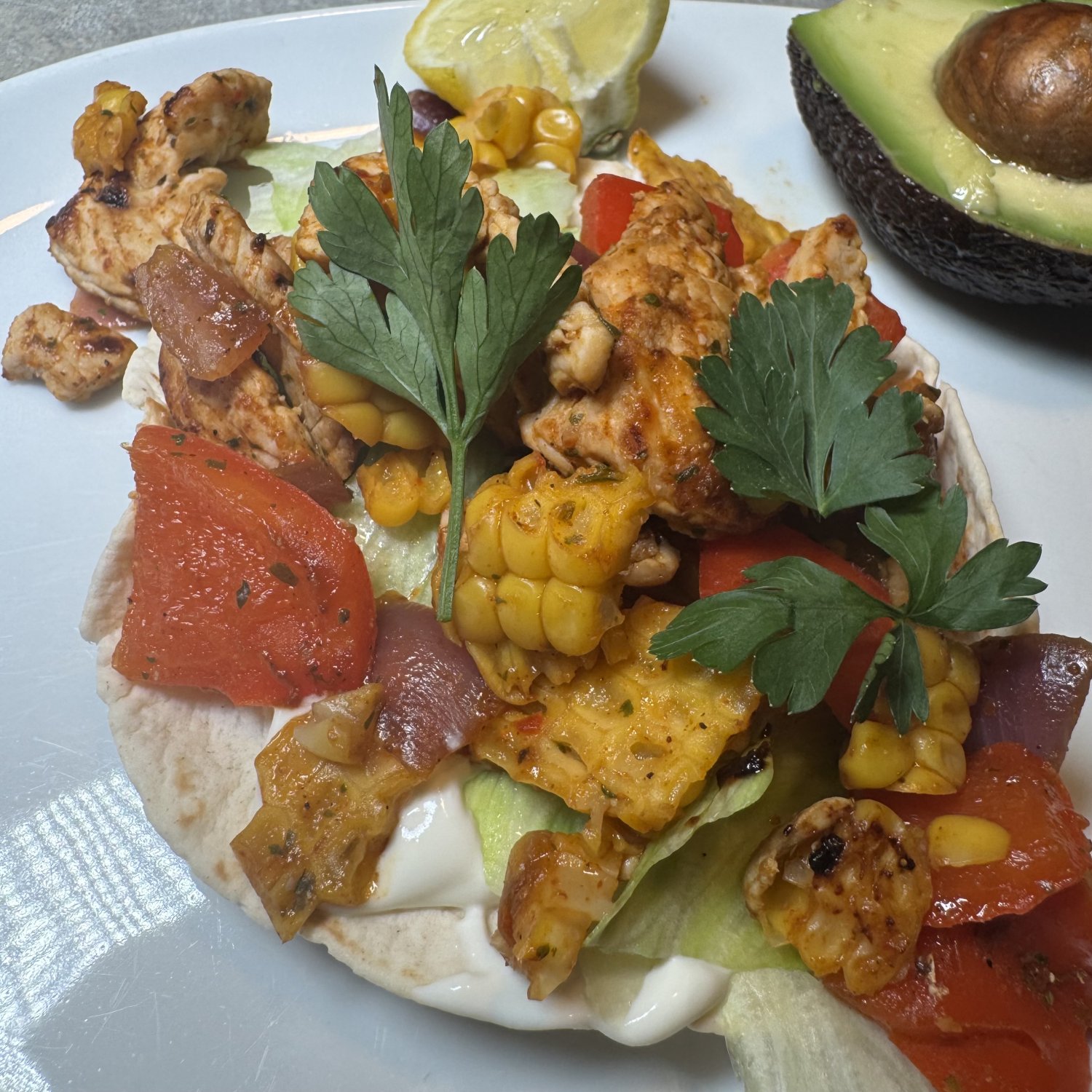 Rezept: Hähnchen-Tortillas mit Mais und Avocado
