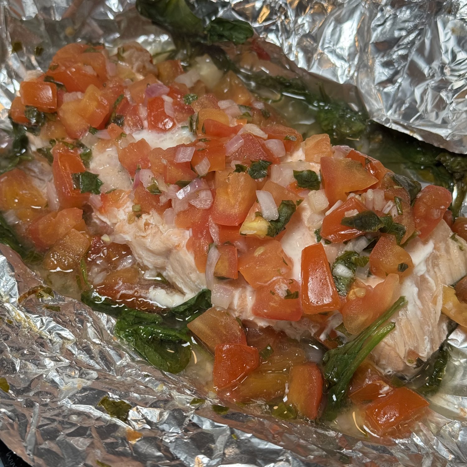 Rezept: Lachsfilet mit Tomaten-Salsa aus dem Ofen