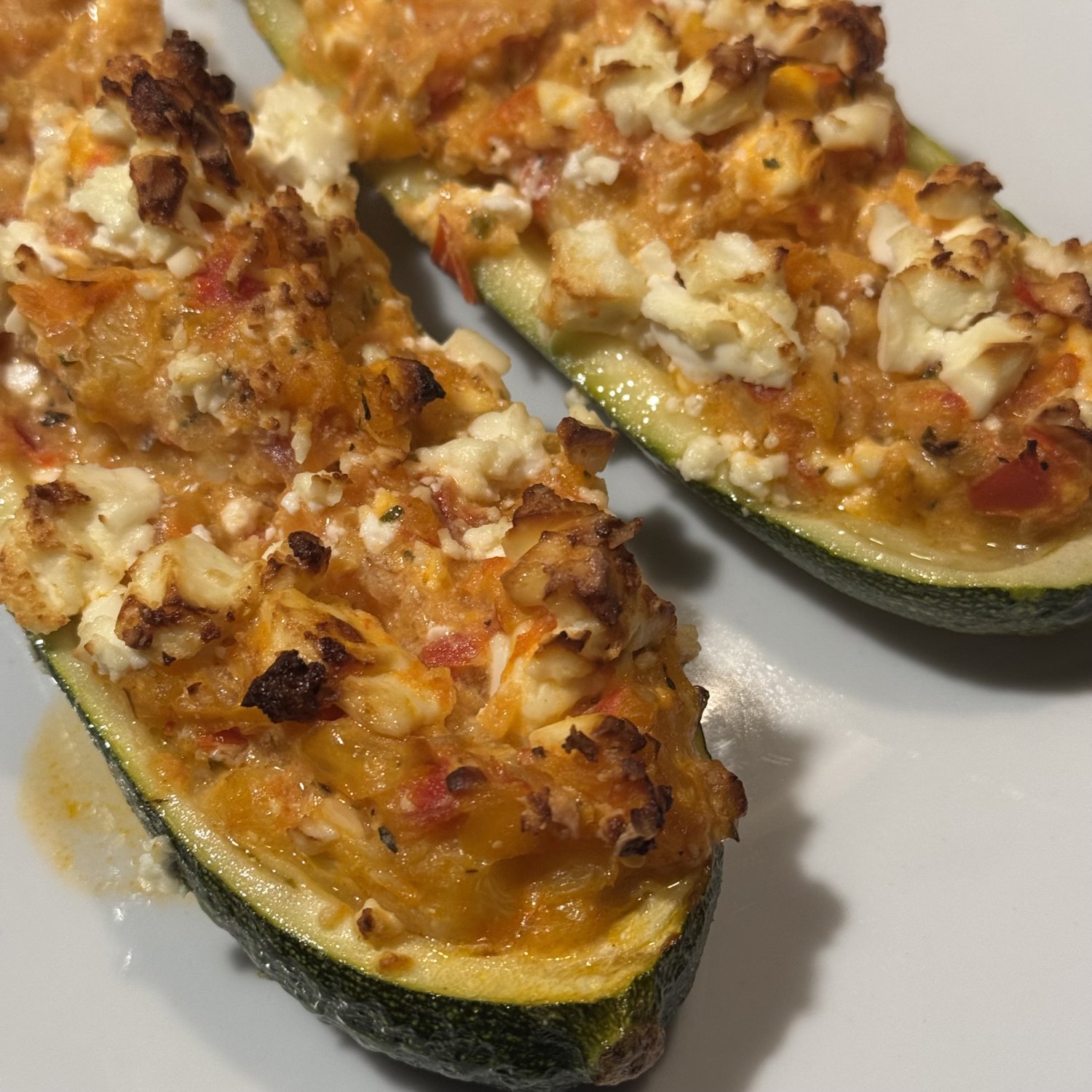 Rezept: Zucchini gefüllt mit Feta und Tomate