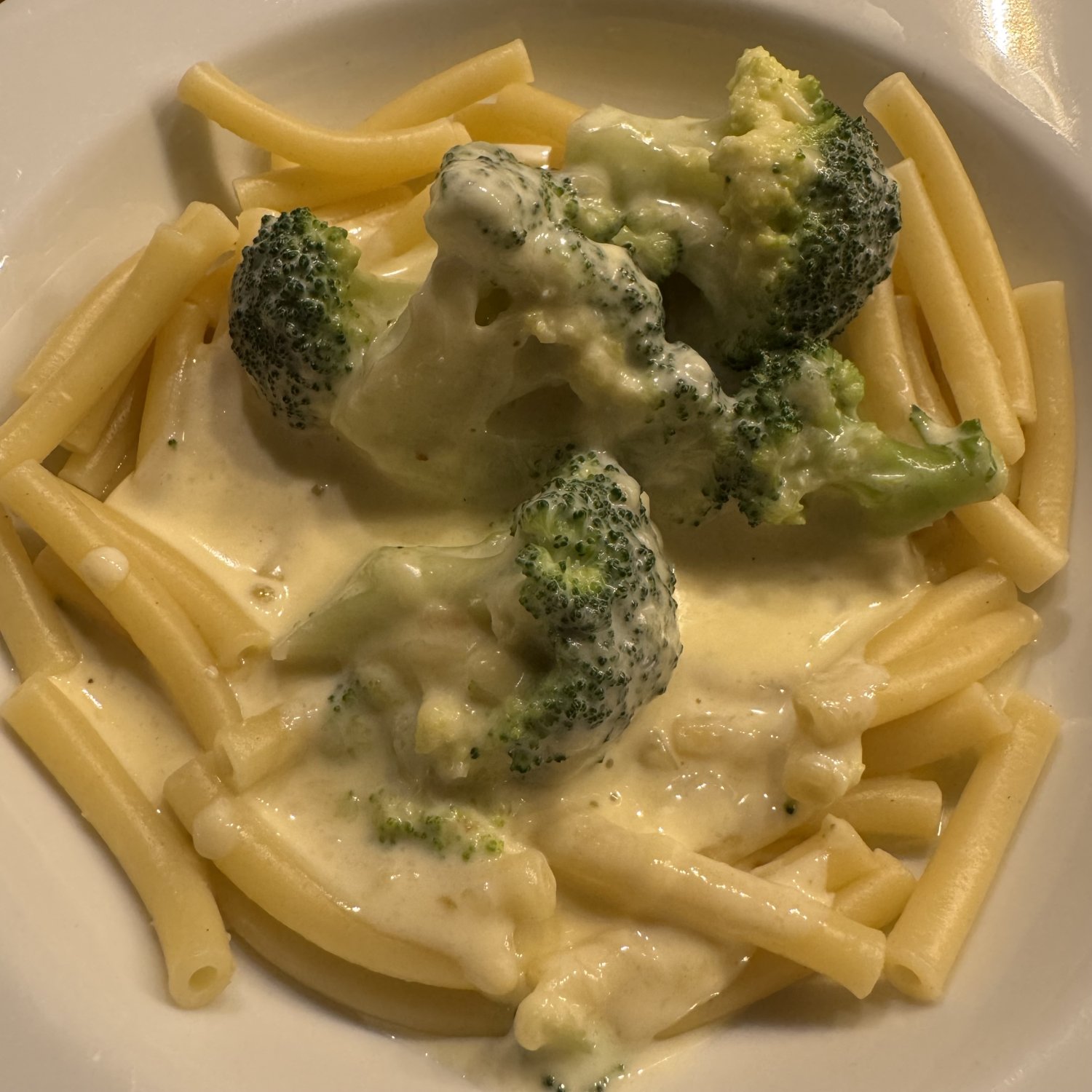 Rezept: Brokkoli-Nudeln in leichter Sahnesauce