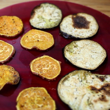 Rezept: Gemuese-Chips mit Zucchini, Süßkartoffel und Aubergine