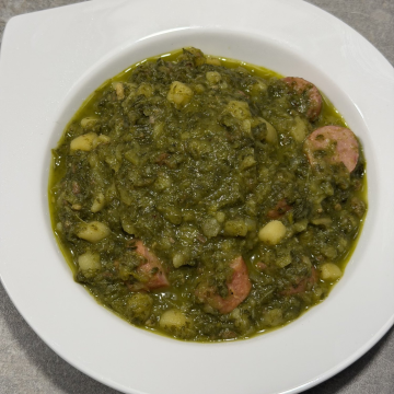 Rezept: Grünkohl-Eintopf mit Kartoffeln und Geflügelbratwurst
