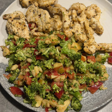 Rezept: Hähnchen mit Brokkoli-Apfel-Salat