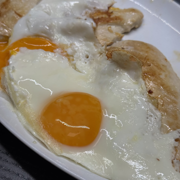 Rezept: Hähnchenbrust mit Spiegeleiern