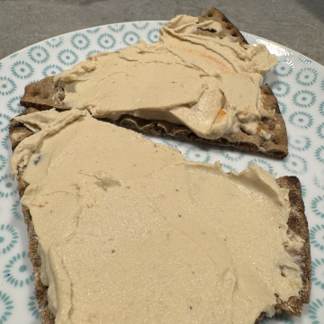 Rezept: Knäckebrot mit Hummus