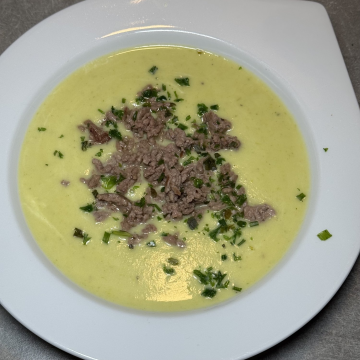 Rezept: Lauchsuppe mit Rinderhack
