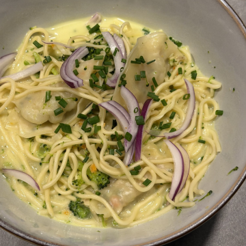 Rezept: Nudelsuppe mit Gyoza und Brokkoli