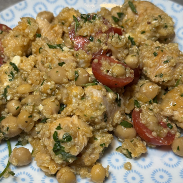 Rezept: Quinoa-Kichererbsen-Salat mit Hähnchen und Tomaten