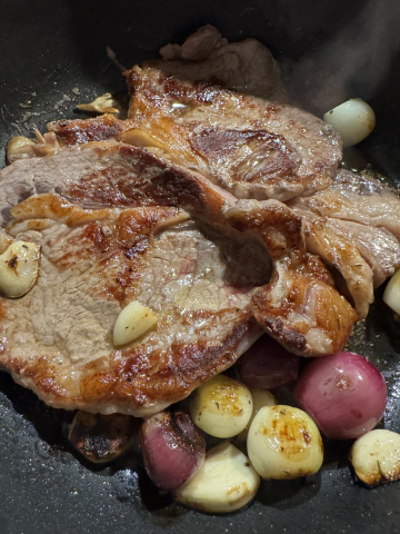 Rezept: Rindersteak mit gebratenen Schalotten