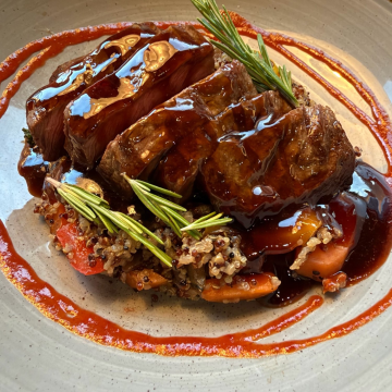 Rezept: Rinderfilet mit Quinoa-Gemüse und Balsamico-Glasur