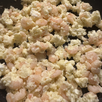 Rezept: Rührei mit Eismeergarnelen