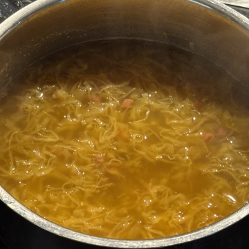 Rezept: Leichte Sauerkrautsuppe mit Kartoffeln