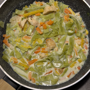 Rezept: Tagliatelle mit Wildlachs und Gemüse