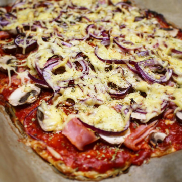Kochschinken-Rezept: Thunfisch-Pizza mit Champignons und Kochschinken