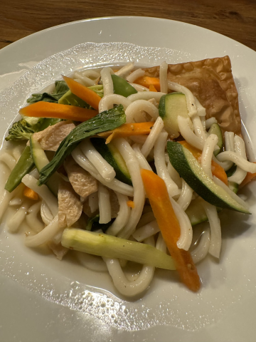 Rezept: Udon-Nudeln mit Hähnchen und Gemüse