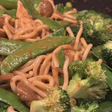 Rezept: Udon mit Putenstreifen in Erdnusssauce