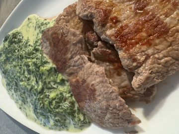Rezept: Rindersteak mit leichtem Rahmspinat