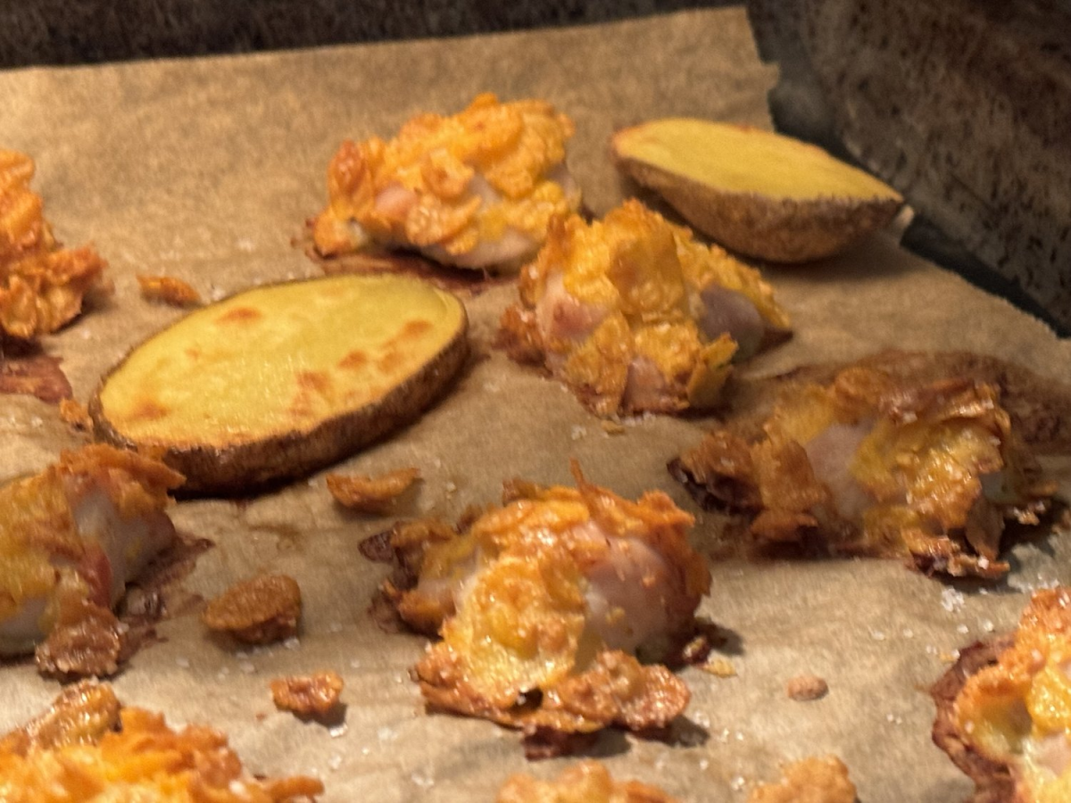 Knusprige Hähnchenbissen mit Ofenkartoffeln