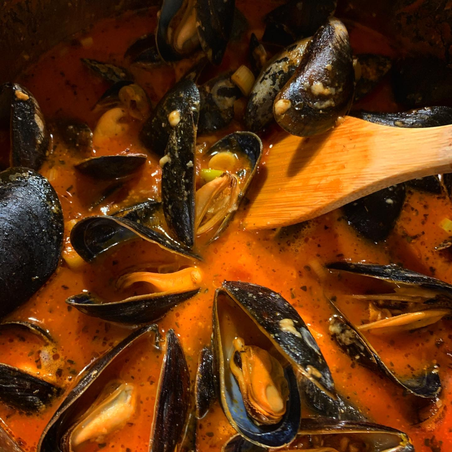Miesmuscheln in Tomatensoße